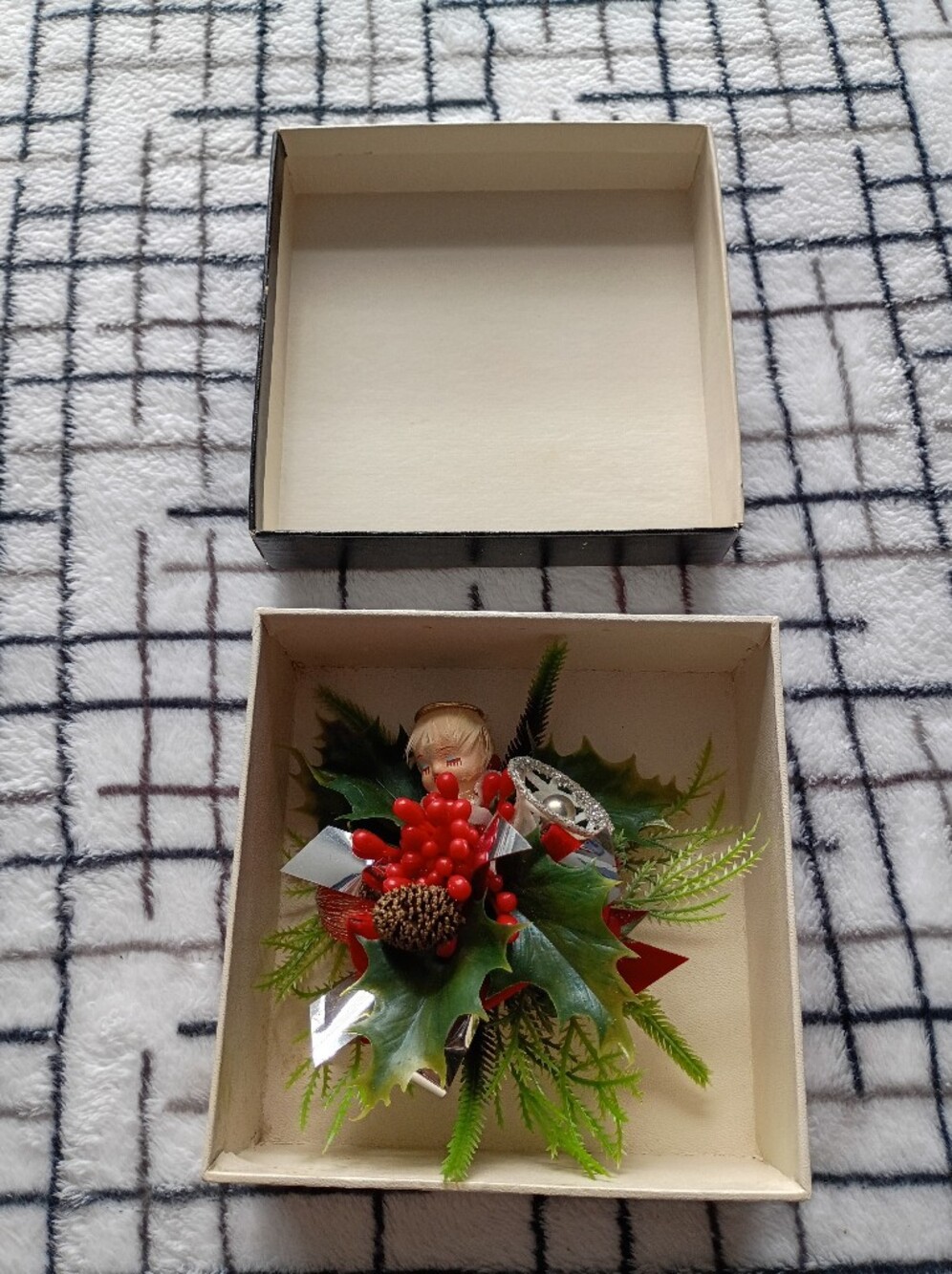 Yardley Brand Vintage Holiday Pin Spray with Red Berries and Green Leaves